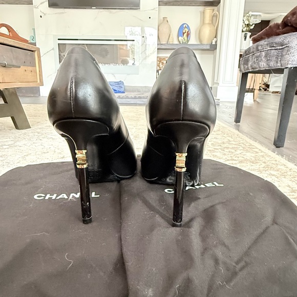 CHANEL Black and Gold Heels - Picture 11 of 13